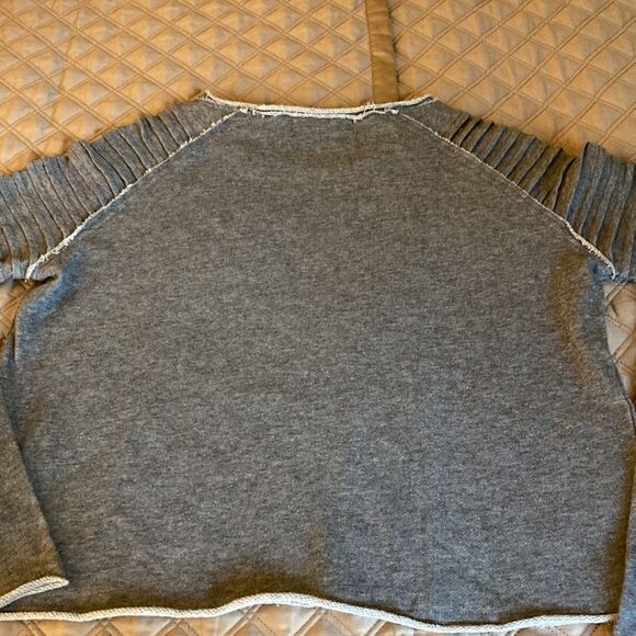 525 America Knitted Gray Sweatshirt Top with Pleated Shoulder & Long Sleeve. - Picture 5 of 7